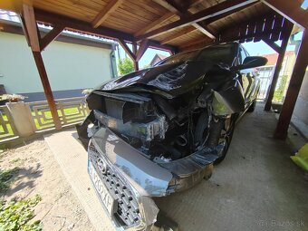 Predám auto po náraze do múrika - 6