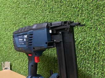 Bosch Professional GNH 18V-50 M akumulátorová klincovačka - 6