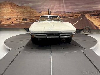 Chevrolet Corvette C2 Convertible z roku 1965. - 6