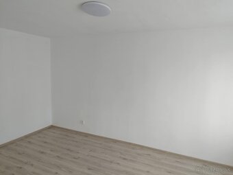 Zrekonštruovaný jednoizbový byt -Lučenec-na predaj - 6