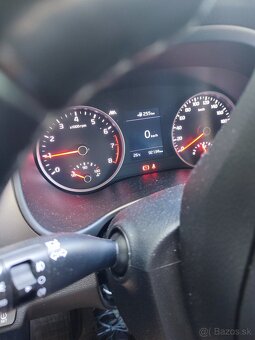 KIA STONIC r.2018 - 6