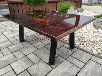 Epoxidový konferenčný stôl so štipkou histórie - 6