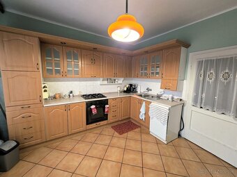 AJ NA INVESTIČNÉ ÚČELY Poschodový rodinný dom na predaj v D - 6