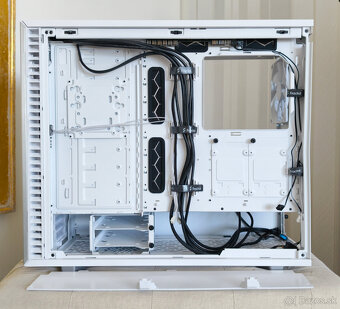 Predám PC skrinku Fractal Design Define 7 White TG - 6