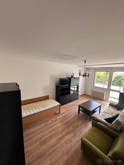 🏡 Priestranný 4-izbový byt v Ružinove ideálny pre študentov - 6