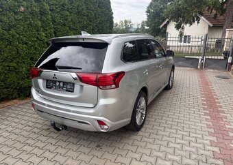 Mitsubishi Outlander 2,4 PHEV Top 4WD odpočet DPH benzín - 6