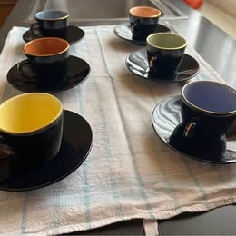 Sada kávových šálok s tanierikmi - 6