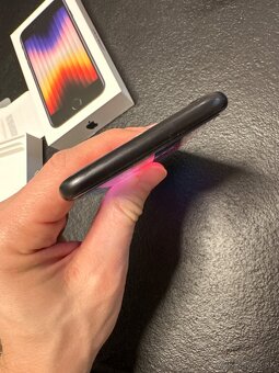 Apple iPhone SE 64GB Black 2022 - 6