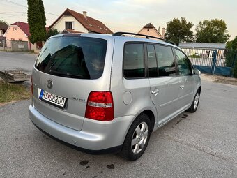 Volkswagen Touran 2.0FSI - 6