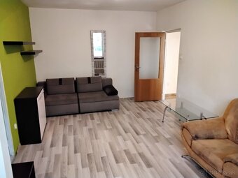 Prenájom priamo od vlastníka 2 izbový byt s balkónom, BB - 6