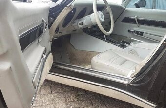 Chevrolet Corvette z roku 1977 - 6