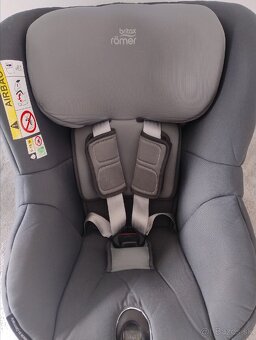 Britax Römer dualfix M i-size otočná autosedačka - 6