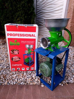 Elektrický mlýnček 32 Liatinovy na mäso stojanom - 6