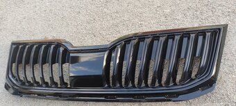 Škoda Octavia 3 facelift maska chladica čierna 5E0 - 6