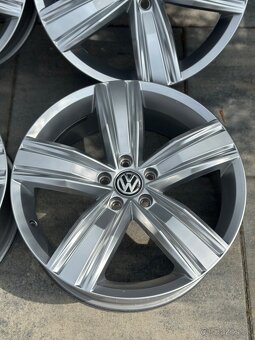 ✅ 5x112 r19 Tiguan Viktoria Falls model top stav - 6