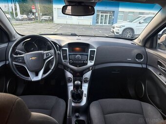 Predám Chevrolet Cruze LT 1.8 i 16V,rok 11/2011 - 6