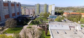 REZERVOVANÝ- Pekný 2izbový byt na námestí - 6