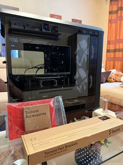 [Predám] Fractal Design Torrent Black RGB TG Light Tint - 6
