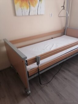 Polohovacia postel pre imobilnych ľudí - 6