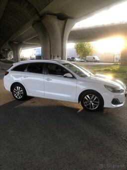 Hyundai Í30 kombi comfort extra 1.4 mpi - 6