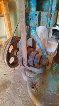 Predám starožitnú stojanovú vŕtačku - 6