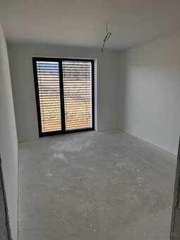 Predám exkluzívny rodinný dom - Banská Bystrica - 6