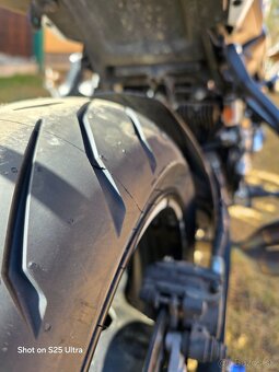 Suzuki GSR 750 - 6