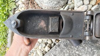 Obrovská komínová velmi stará sbírková žehlička D.R.G.M. - 6