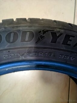 Predám zimné pneumatiky Goodyear 225/50 R18 - 6