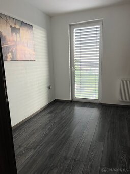 Prenájom 3 izbový byt Plato Levice - 6