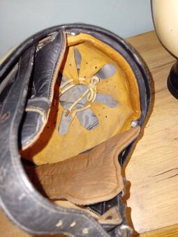 Staré retro prilby - 6