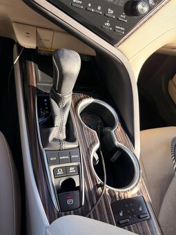 Toyota Camry 2.5 Hybrid, 131 kW (218 k), 2019 - 6