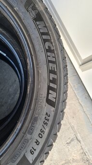 Predám celoročné pneu MICHELIN 235/50 a 255/45 a R19 104 H - 6
