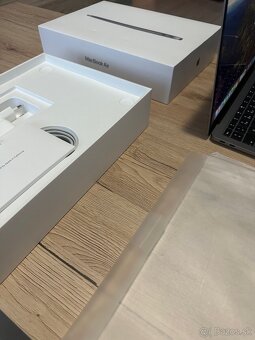 MacBook Air (2020) 13" i3 Space Gray - 6