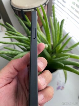 iPhone 16e - 6