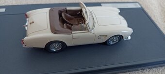 Predám model Maserati 1500 GT Fantuzzi Spider 1:43 MATRIX - 6