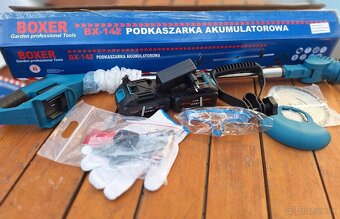 Akumalorovy vyžinač travy - 6