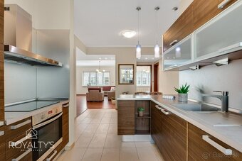 Príjemný tichý byt s terasou v historickom centre mesta - 6