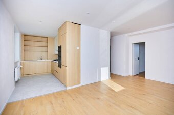 NA PREDAJ,NOVOZREKONŠTRUOVANÝ,3 - IZB. TEHLOVÝ BYT, KE - STA - 6