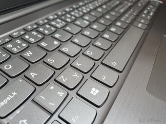 NTB Lenovo V330-15IKB 15.6|Intel i5-8250U|12GB RAM|SSD 256GB - 6