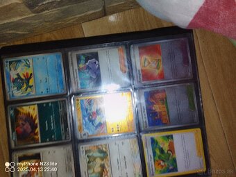 Pokémon album s V/VMAX + zlatý tréner – 30 € (pôvodne 67 €) - 6