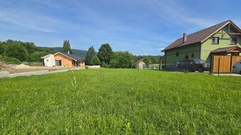 SLNEčNÝ STAVEBNý POZEMOK POD LESOM 1080M2 - 6