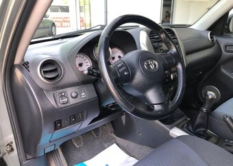 Toyota Rav4 2.0 D-4D nafta manuál 85 kw - 6