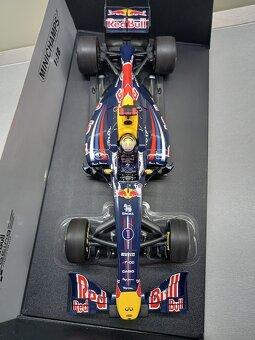 2X F1 RED BULL RB7 A RB7 JAPAN 2011 VETTEL MINICHAMPS 1:18 - 6