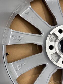 Nepoužité hliníkové disky 5x112 R19 Škoda Crystal - 6