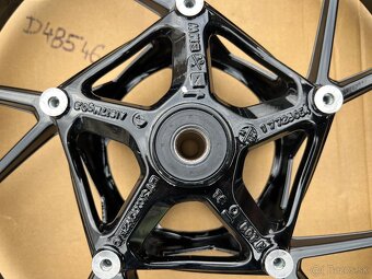 REZERVOVANE Predám nové kolesá na R1200GS 17'', originál - 6