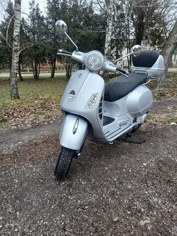 Piaggio Vespa GTS 250 - 6