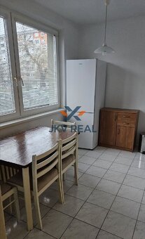 Na predaj: 2-izbový zrekonštruovaný byt v centre Galanty - 6