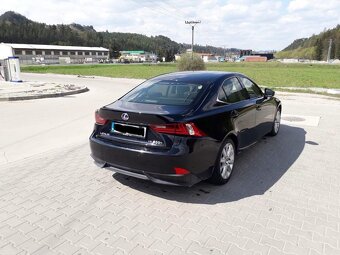 Lexus IS300h - 6