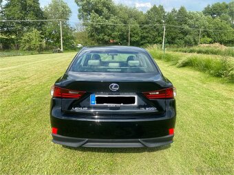 Lexus IS300h - 6